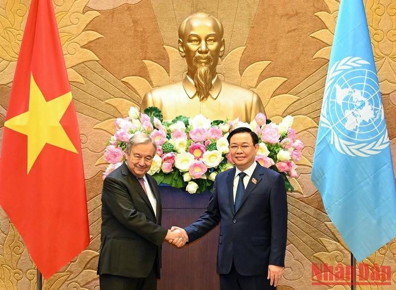 El presidente legislativo vietnamita y el secretario general de la ONU.